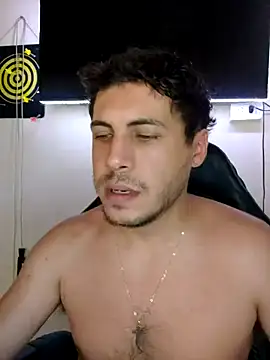 gonzalito222 online show from February 3, 8:47 pm