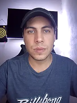 gonzalito222 online show from November 25, 7:43 am