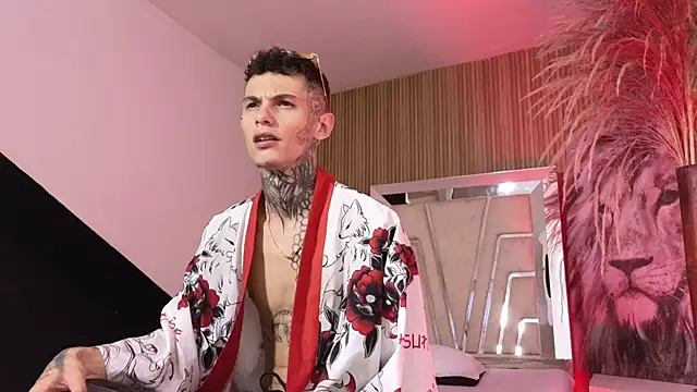 Paulo 527 online show from April 3, 5:04 am