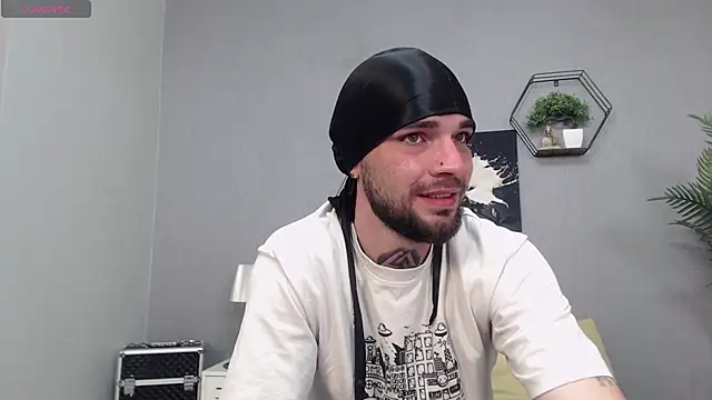 KaneHunter online show from April 28, 7:29 pm