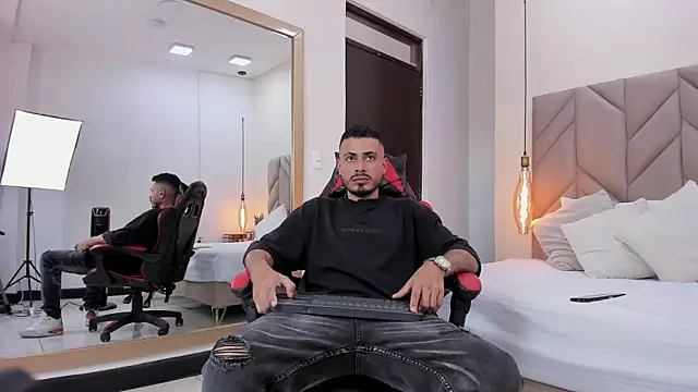 MatthewCullen online show from April 26, 7:43 pm