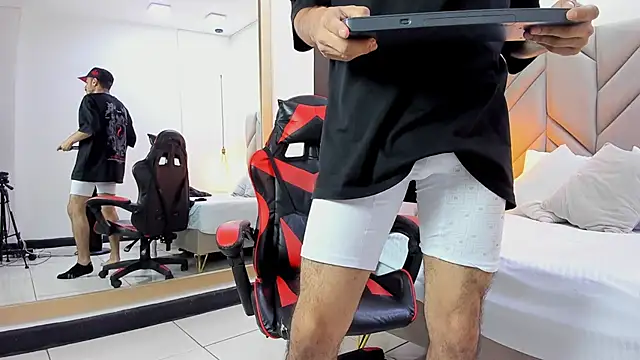 MatthewCullen online show from April 18, 9:15 pm