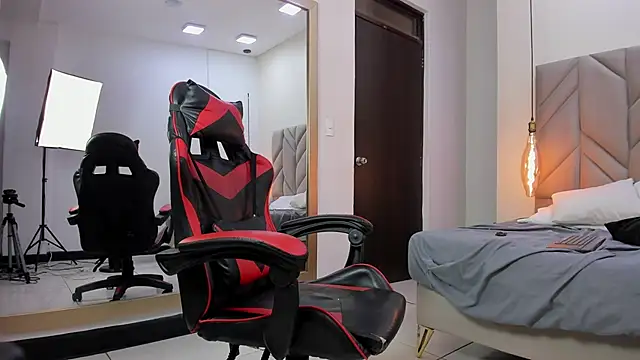 MatthewCullen online show from April 25, 1:52 am