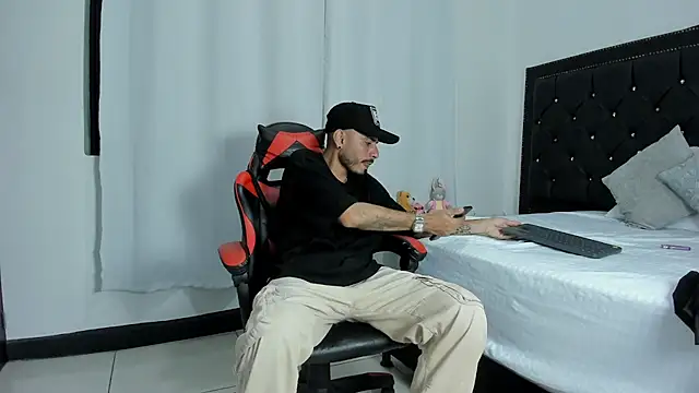 MatthewCullen online show from April 30, 3:24 am