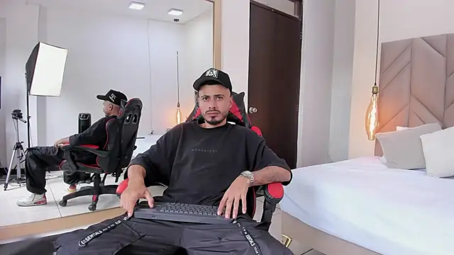 MatthewCullen online show from April 25, 7:11 pm