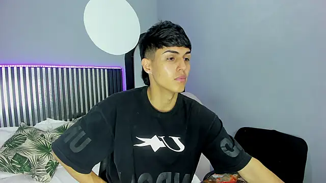 Ethan Jamees online show from March 20, 8:56 pm