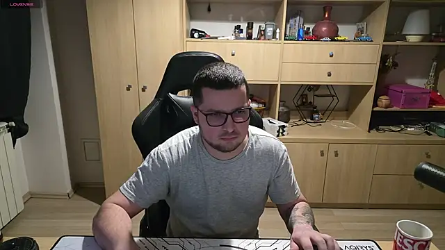 kevinnlovelly online show from March 12, 9:00 pm