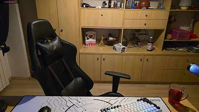 kevinnlovelly online show from March 11, 7:10 pm