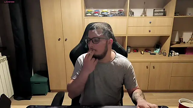 kevinnlovelly online show from April 3, 4:37 pm