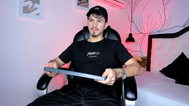 Justin duque online show from February 9, 7:40 pm