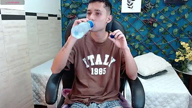 LucassSmith11 online show from June 24, 8:44 pm