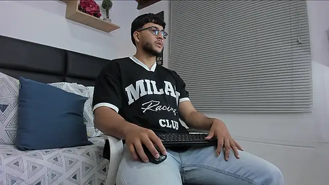 mike foxxx  online show from February 8, 1:26 pm