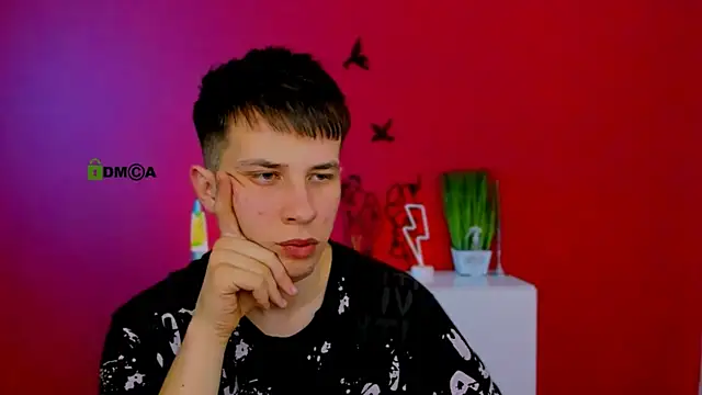 leo valor online show from March 25, 7:40 pm