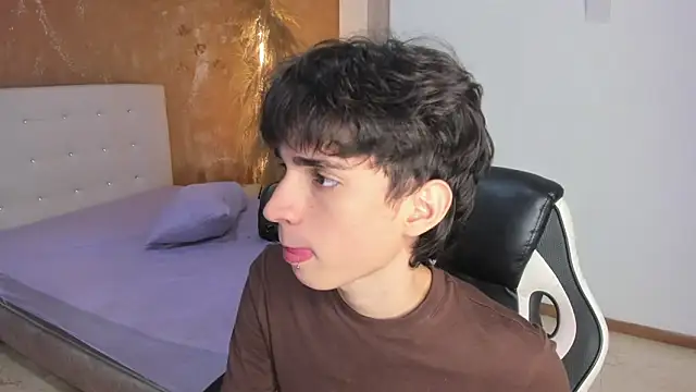 CONNOR STONNE  online show from March 8, 9:19 pm