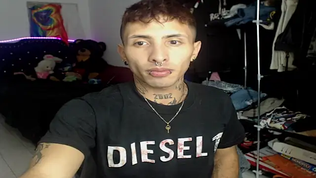 wallewe online show from December 4, 6:48 pm