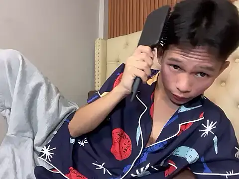 TheBoyAboveYou online show from April 23, 11:29 pm