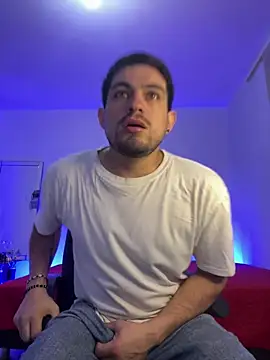 williamsmiiths16 online show from April 20, 10:07 am