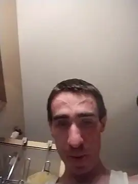 bigjohnson2914 online show from May 2, 3:42 am