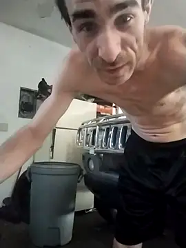 bigjohnson2914 online show from May 10, 8:21 pm