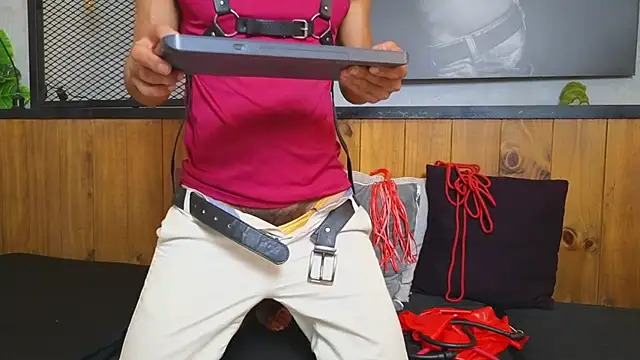 logan mercer online show from December 18, 7:32 pm