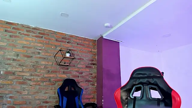 HotThreesoome online show from March 28, 2:50 pm