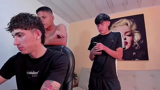 HotThreesoome online show from April 14, 8:30 pm