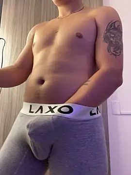 Goldenknight33 online show from April 9, 1:39 pm