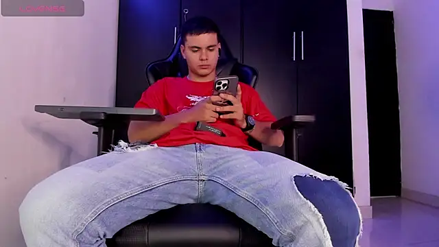 Liam Mateo online show from April 28, 2:27 am