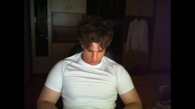 GymGuy0505 online show from May 7, 11:05 pm