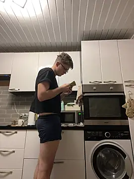 robertkingsize online show from February 6, 7:55 pm