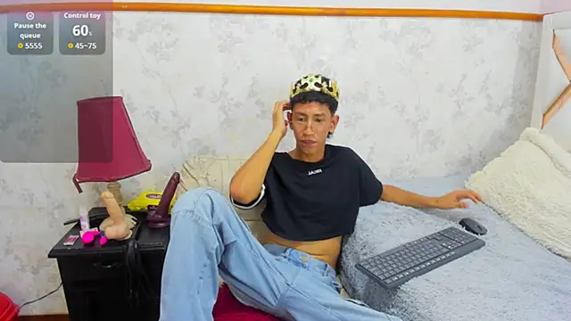 NoaMillers online show from December 18, 7:54 pm