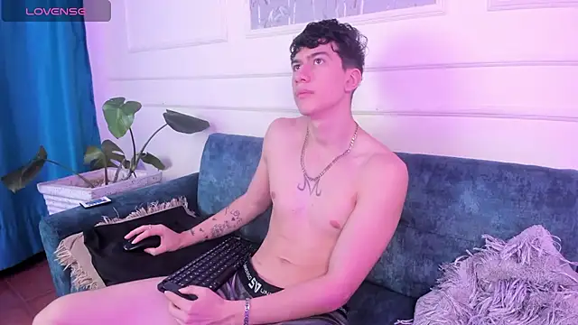 Criss Adams online show from March 17, 2:26 am