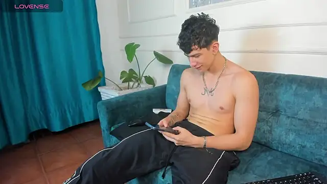 Criss Adams online show from March 11, 2:29 am