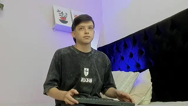 sebastamayo  online show from April 29, 3:06 pm
