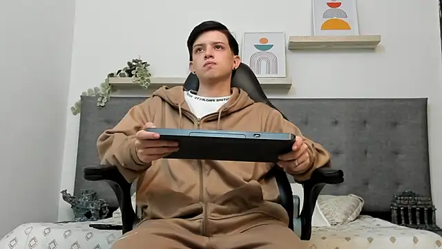 sebastamayo  online show from March 10, 7:03 am