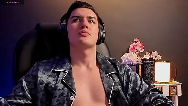 Valentino ceratti online show from February 19, 3:14 am