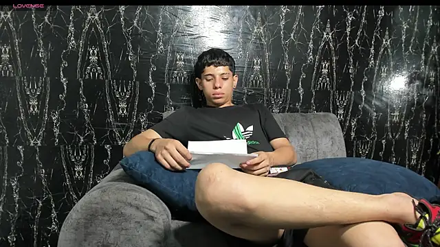 Mrs-mike-hott-boy online show from December 19, 4:04 pm