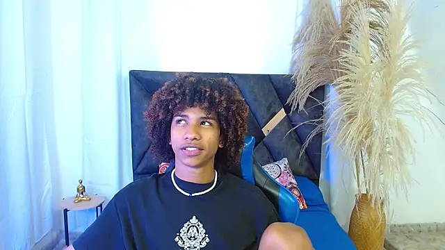 angelll18  online show from April 8, 8:50 pm