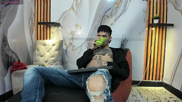 Straight Guy22 online show from February 1, 3:16 am