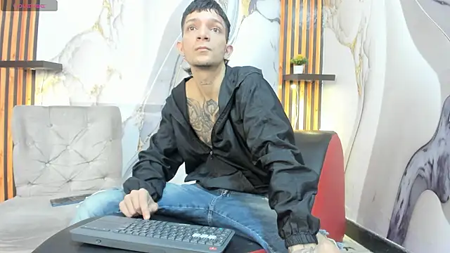 Straight Guy22 online show from February 2, 3:27 am