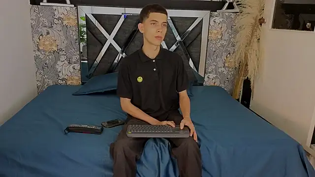 prettyboyy 13 online show from February 3, 7:19 pm