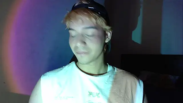 CrisotpherMoretti online show from February 1, 7:01 pm