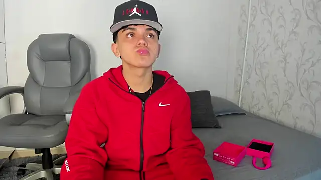  TaylorBlack online show from April 7, 12:05 pm