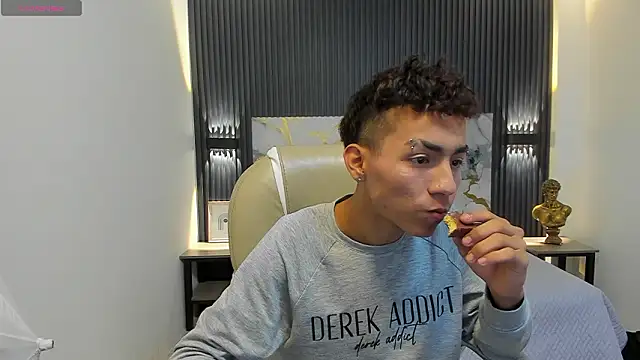 TaylerMiles online show from January 19, 3:42 am