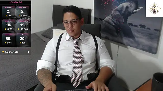 coltonmassiff online show from June 11, 5:22 pm