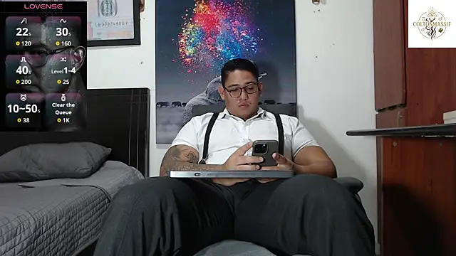 coltonmassiff online show from June 7, 5:53 pm