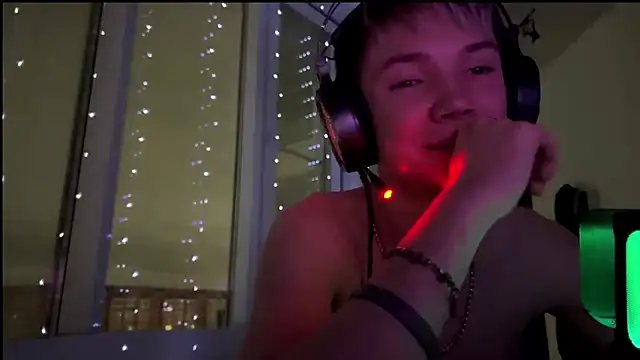 MilesSwanson online show from December 19, 11:23 pm