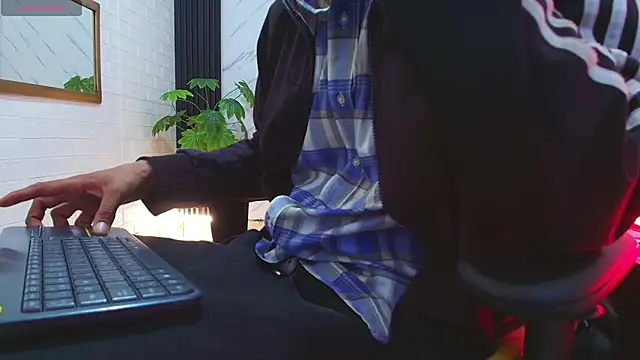 bratlley online show from February 10, 3:44 am