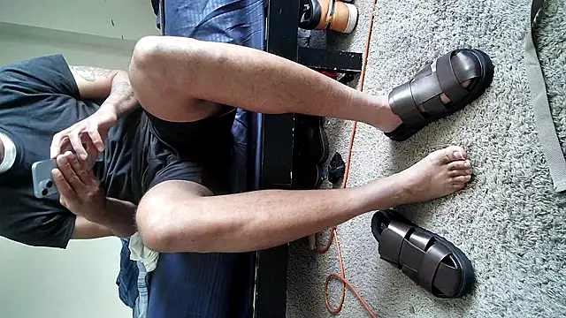 Kingbertfeet online show from April 11, 5:49 pm