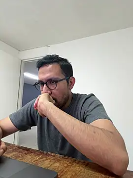 AdrianGarcia89 online show from April 14, 12:33 am